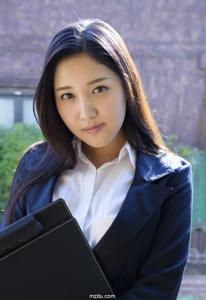 清纯学妹PK黑丝秘书 日本美女小岛美优制服诱惑花样百出(27)