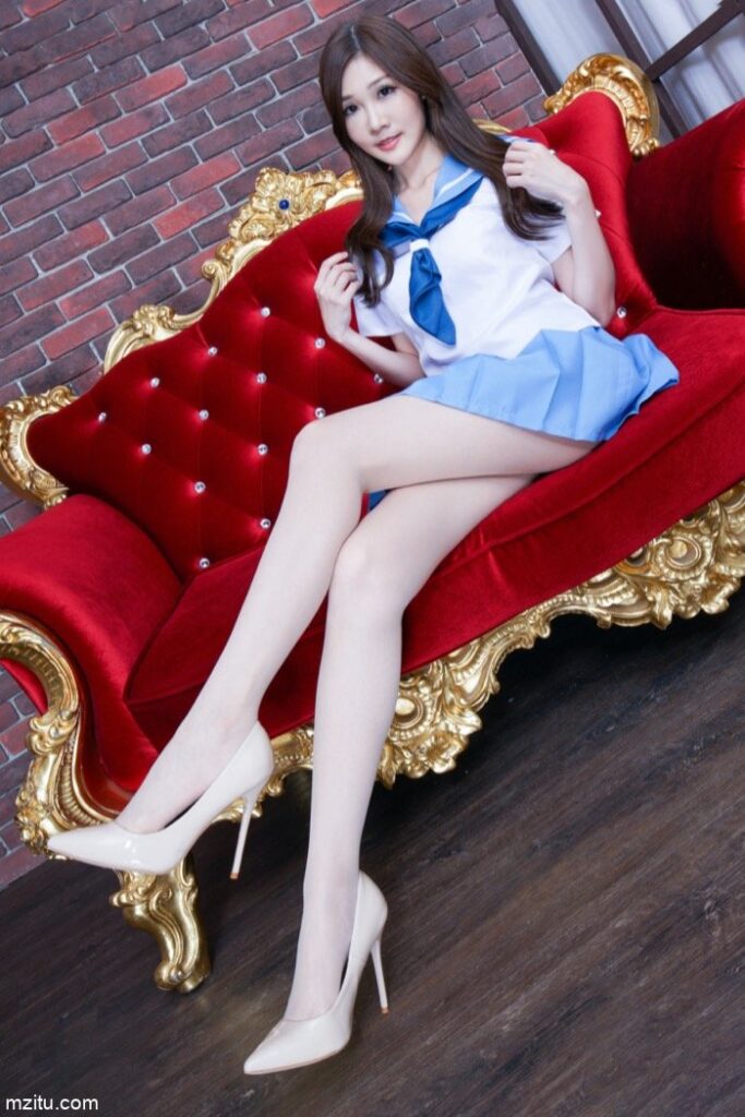 成熟迷人的美少妇，美腿纤细白皙真性感-猫爪图