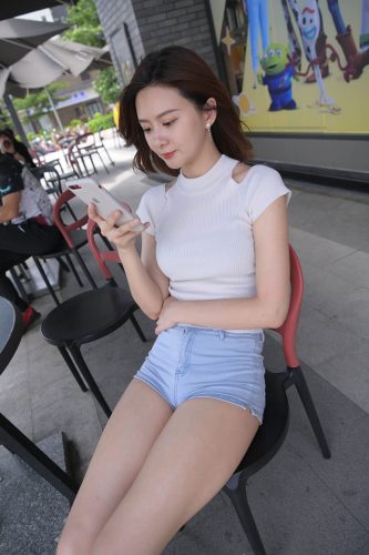 短发牛仔的漂亮女生【2.4G】-好看哟