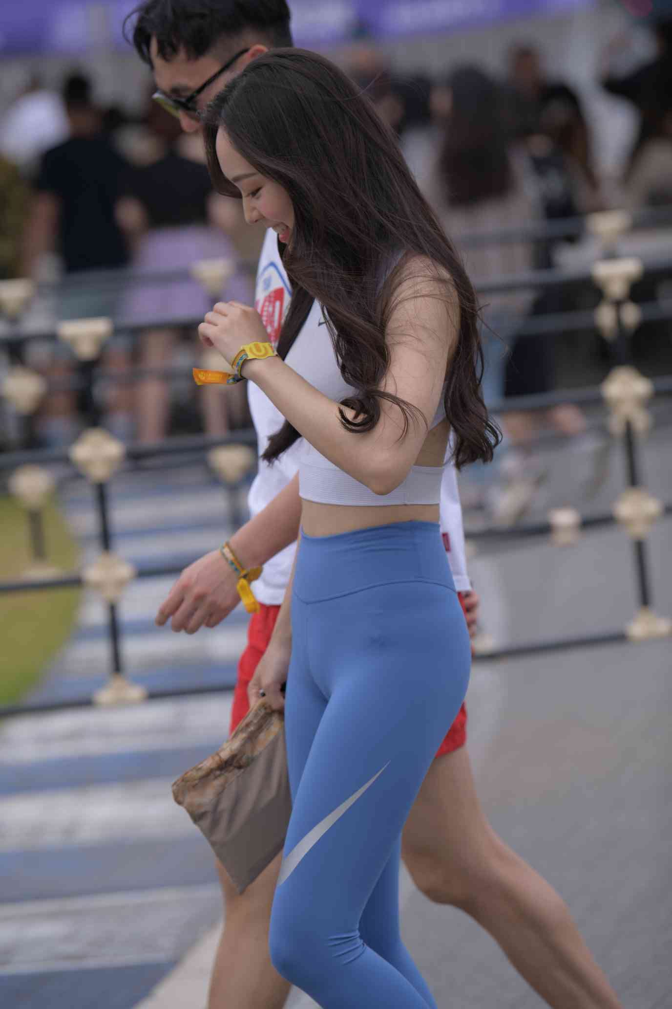 图片[1]-陪男朋友逛街的瑜伽裤女孩【74P】04034-好看哟