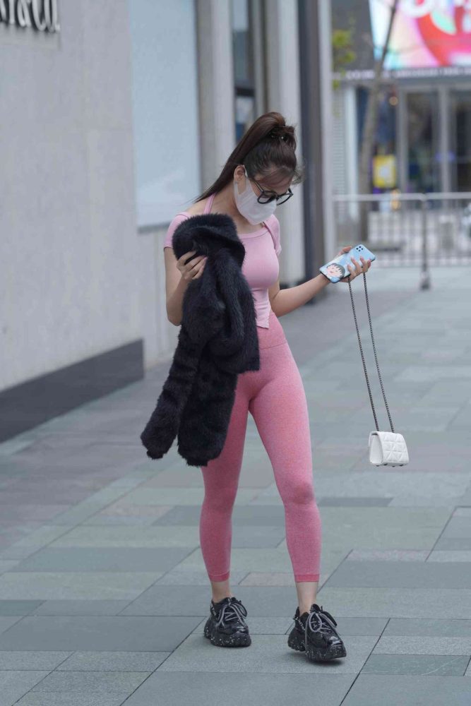 粉红色瑜伽裤的眼镜妹妹【93P】04019-猫爪图