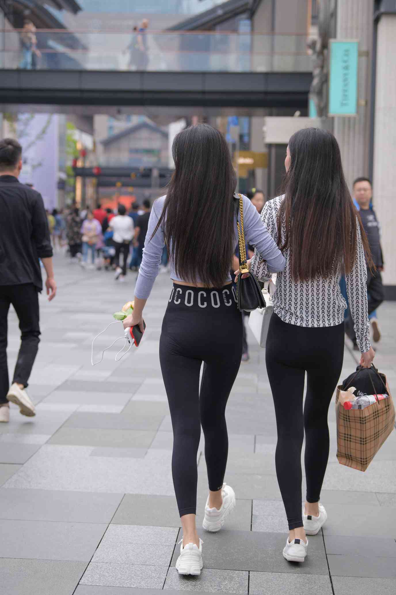 图片[3]-【免费】逛街的两个瑜伽裤姑娘【40P】04030-好看哟