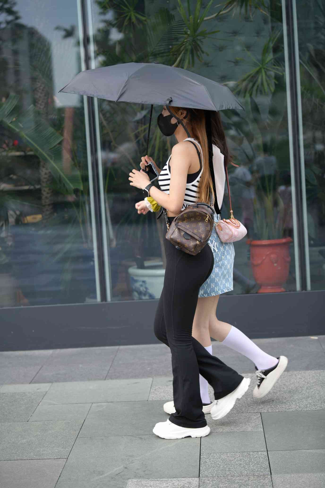 图片[2]-打伞的瑜伽裤姑娘【93P】04032-好看哟