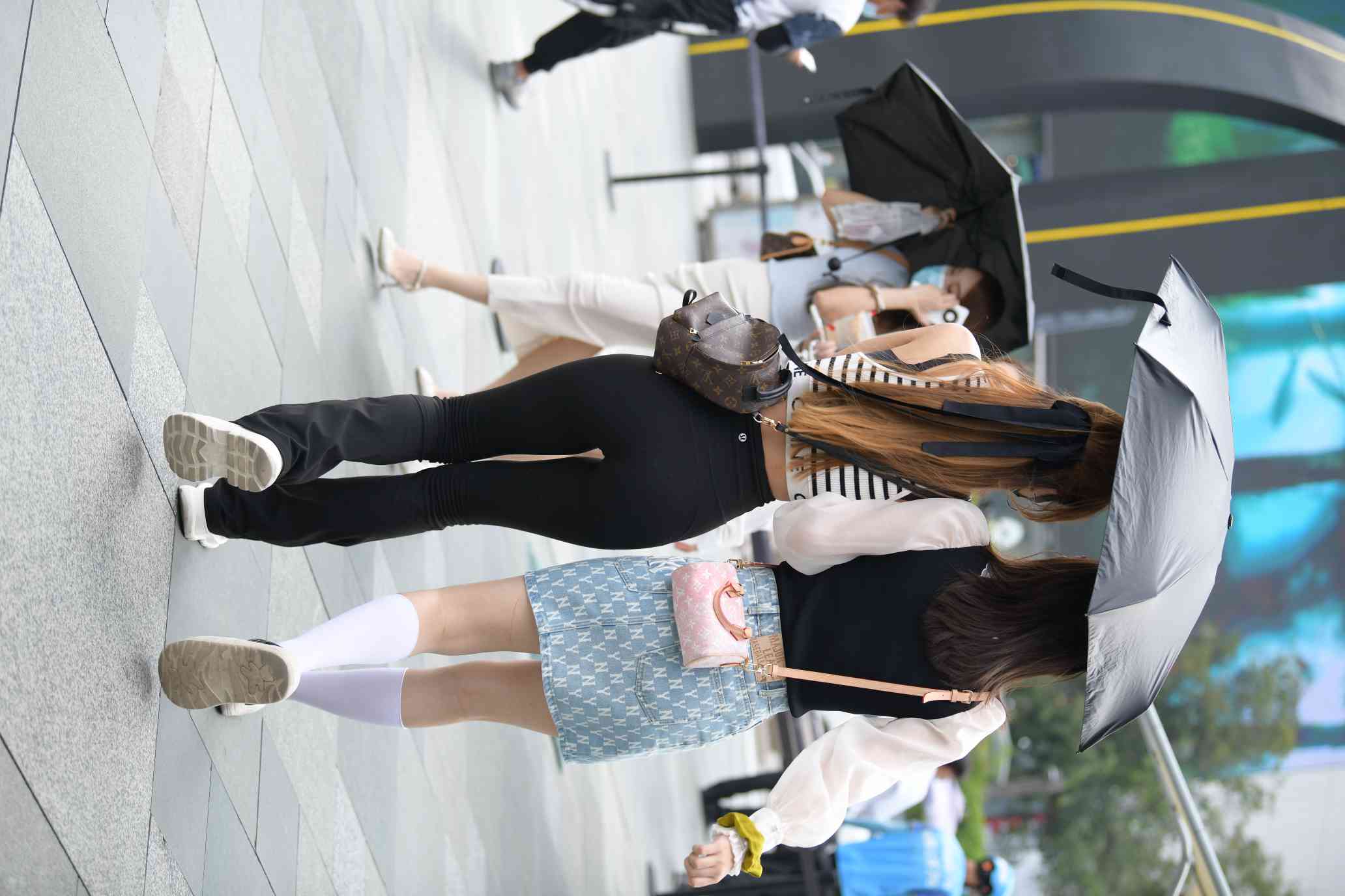 图片[3]-打伞的瑜伽裤姑娘【93P】04032-好看哟