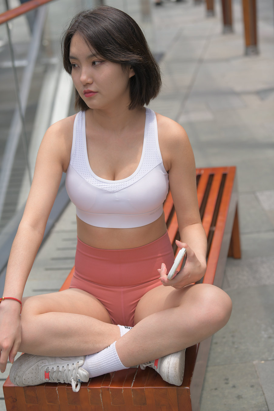 J2982 621P1V-21.5GB-好看哟