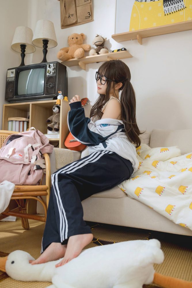 穿校服的双马尾女孩【64P】20010-猫爪图