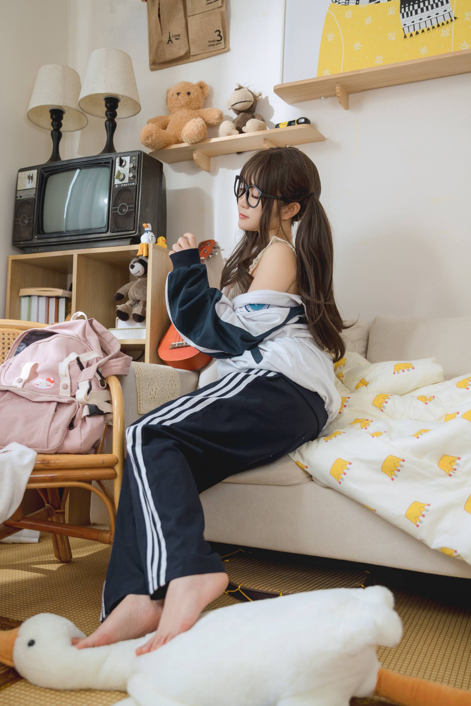 穿校服的双马尾女孩【64P】20010-好看哟