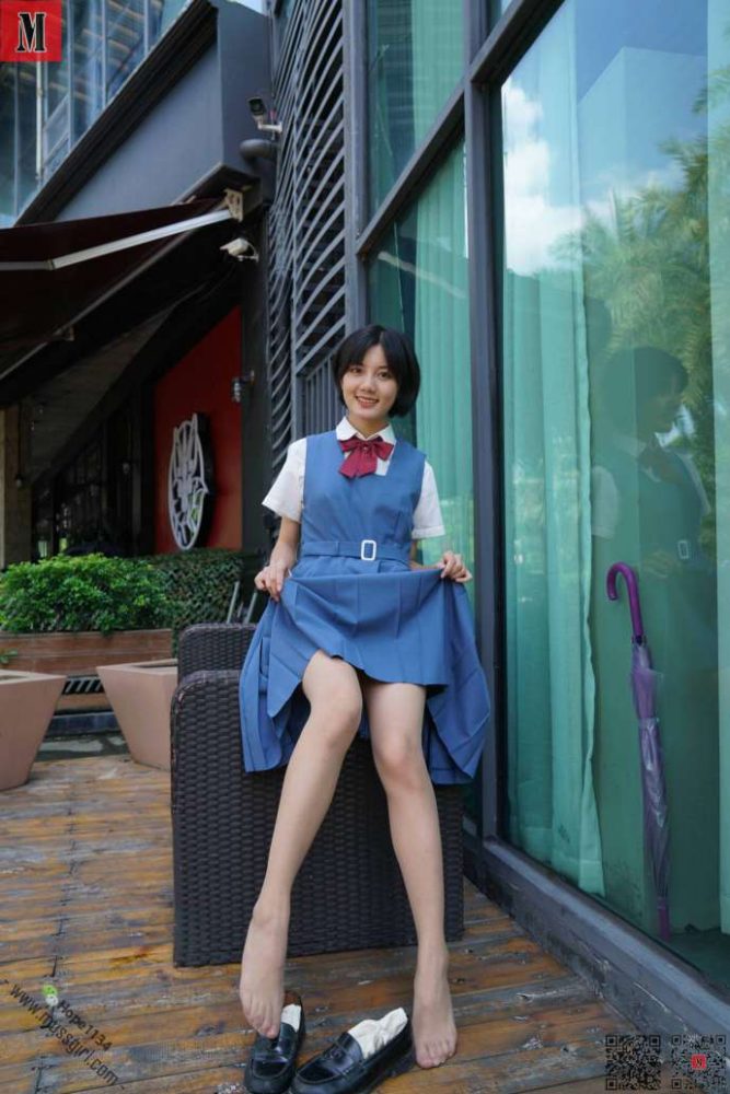 一副学生模样的短发姑娘【112P】20023-猫爪图