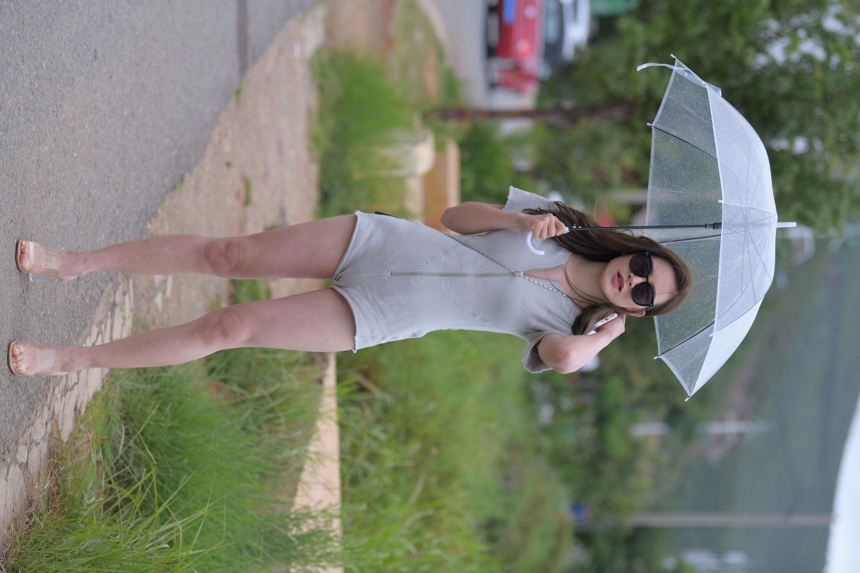 在海边开跑车的连衣短裤女孩【390P】00030-好看哟