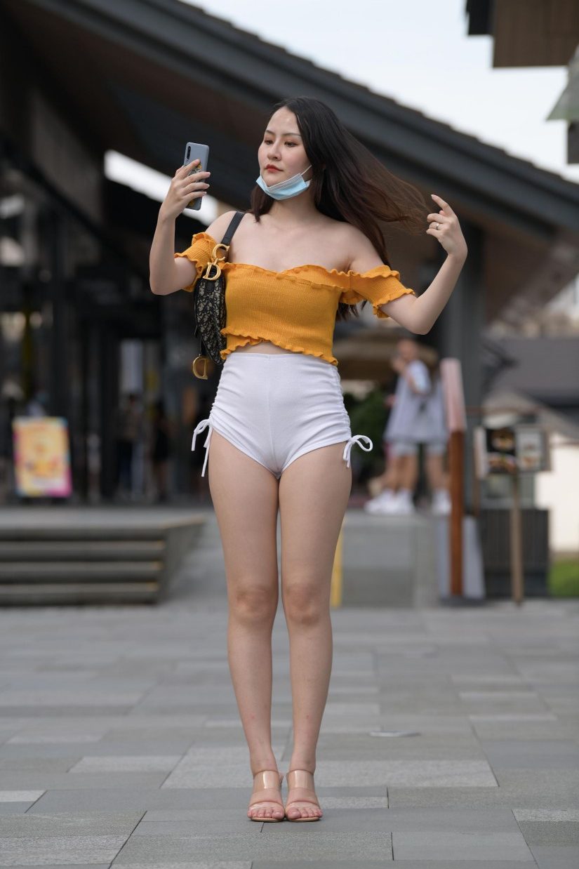 高腰白色短裤的漂亮女孩【767P】00065-好看哟