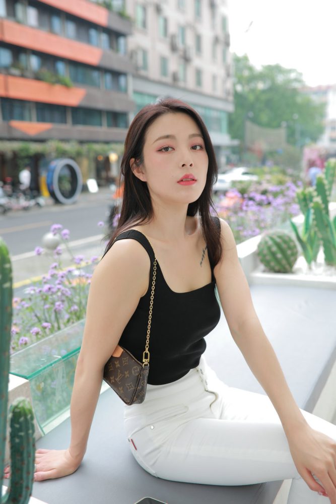 非常漂亮的白色紧身裤女孩J2055 895P2V-24.5GB-好看哟