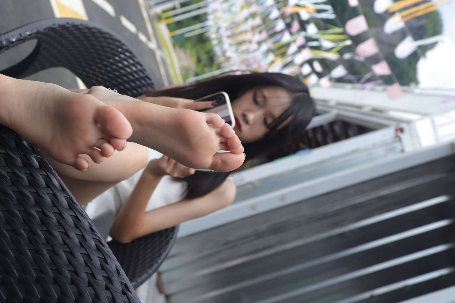 图片[2]-坐在草地上的长发女孩【172P】20012-好看哟