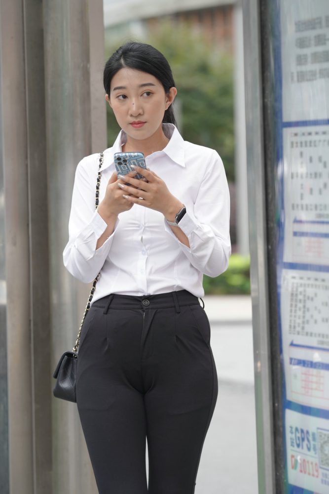 图片[3]-等公交的制服女人J2130 976P2V-29.5GB-好看哟