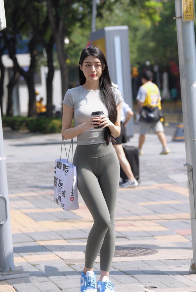 在外面逛街的瑜伽裤女孩J2240 449P1V-16.7GB-猫爪图