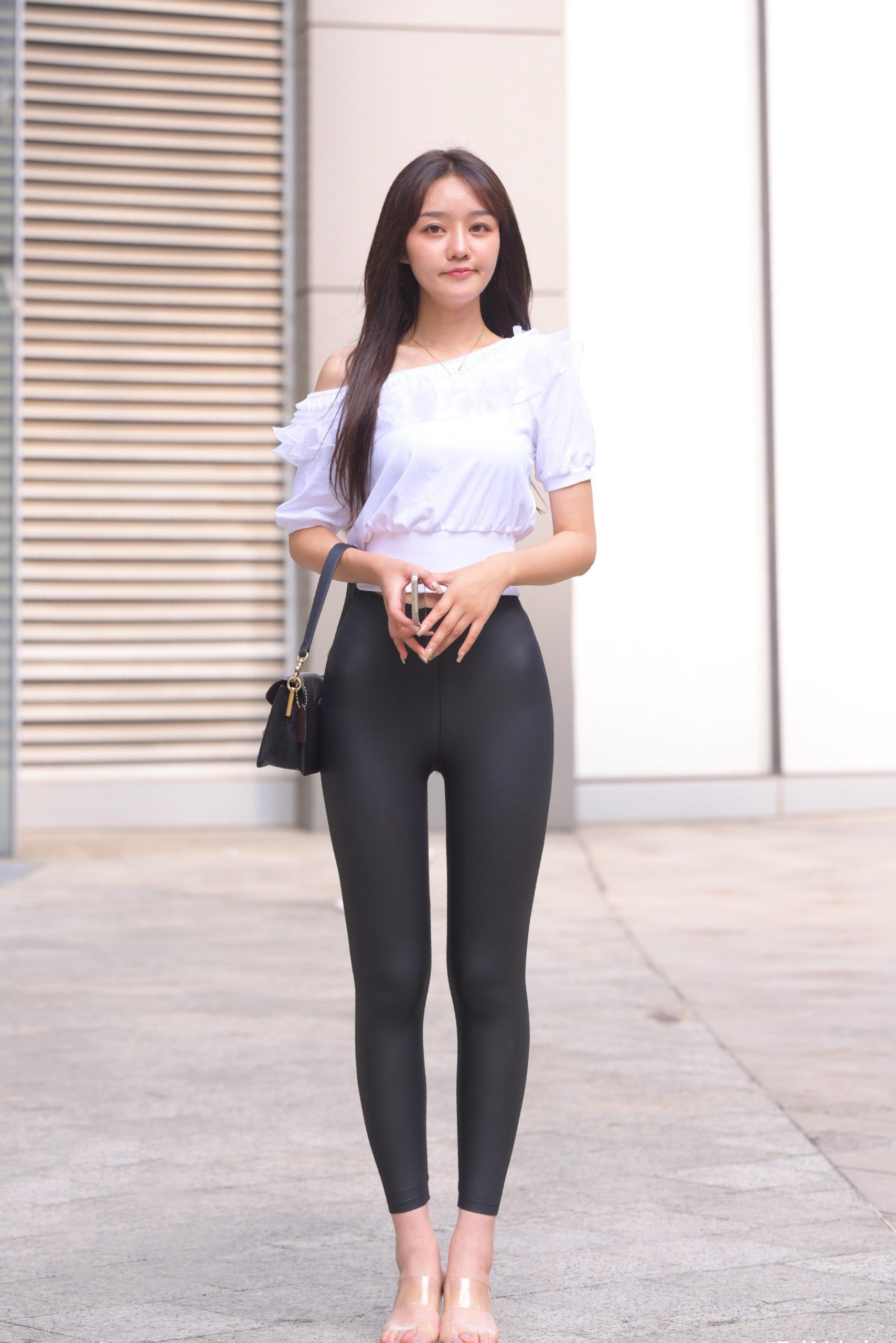 图片[2]-笑容非常甜美且治愈的皮裤女孩 J1945 751P1V-22.1GB-好看哟