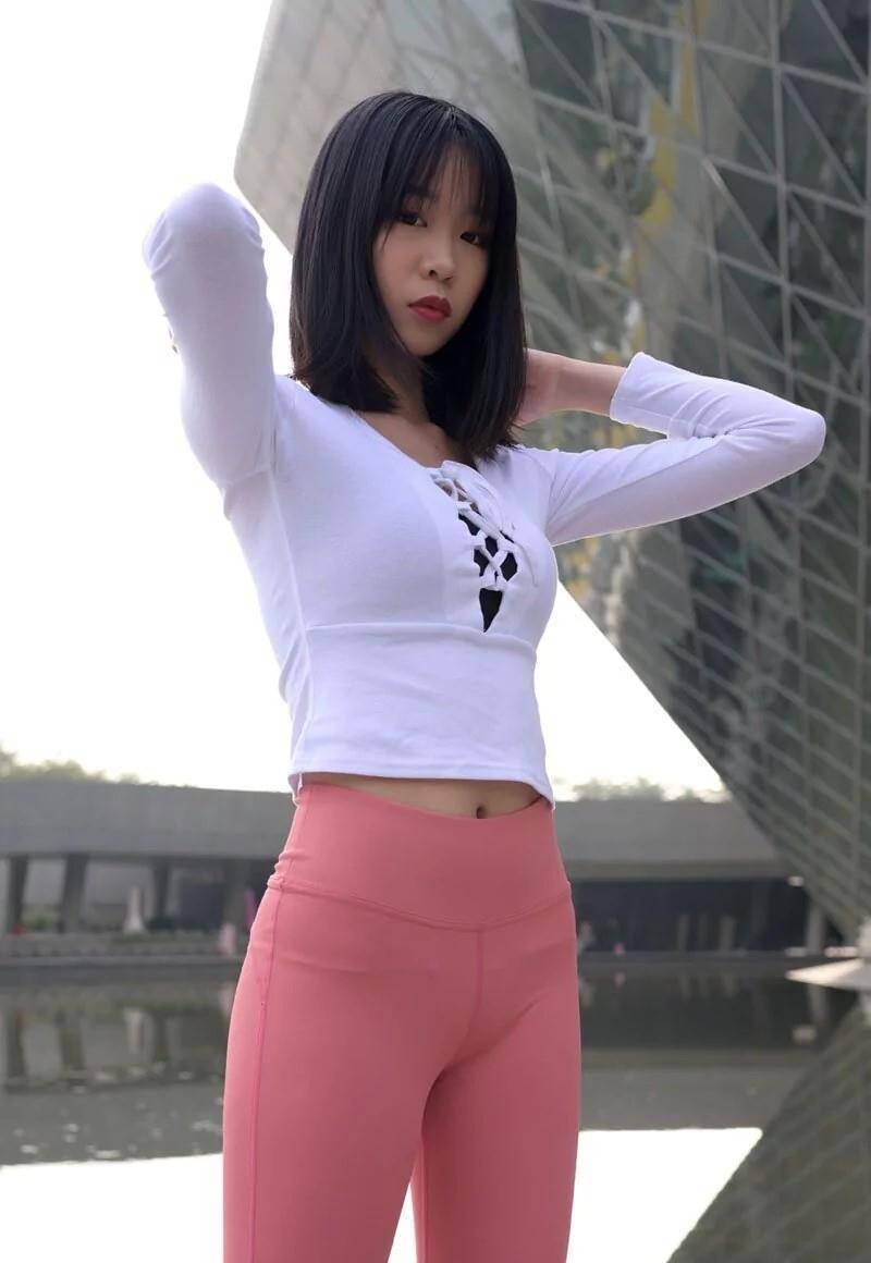图片[1]-粉色瑜伽裤年轻女孩 J1311 417P17V-14.9GB-好看哟