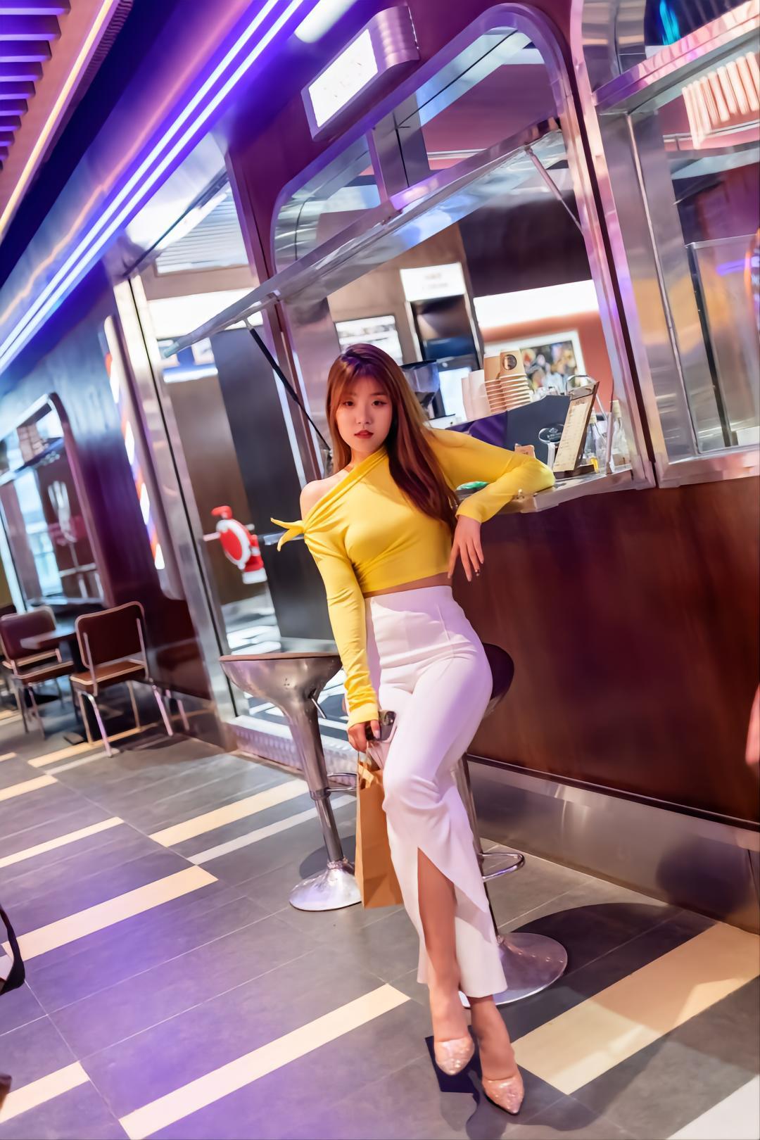 图片[2]-白色紧身牛仔喇叭裤女孩 J1568 428P2V-19.6GB-好看哟