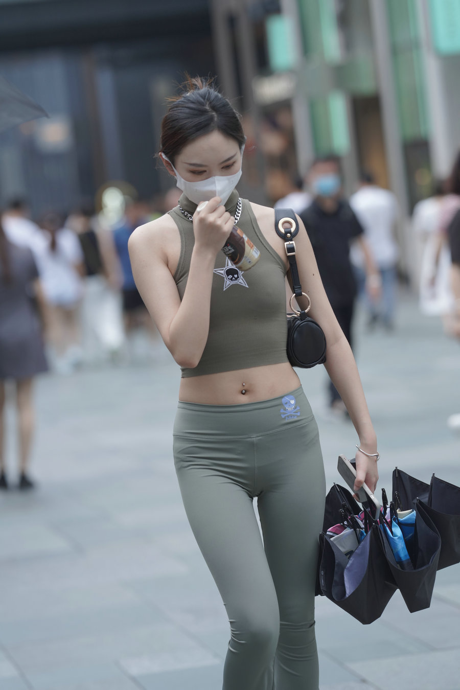 戴口罩的瑜伽裤小女人J3557 133P-1.43GB-好看哟