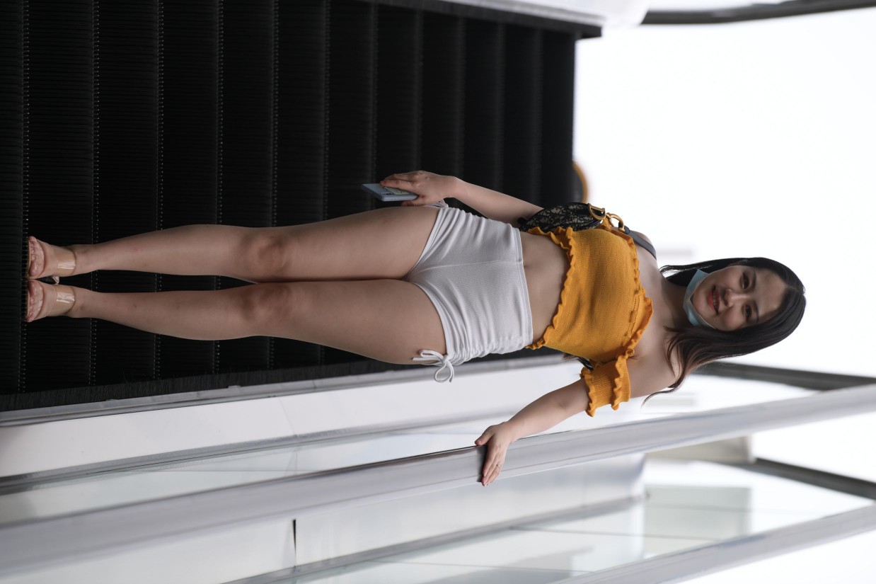 高腰白色短裤的漂亮女孩【767P】00065-好看哟