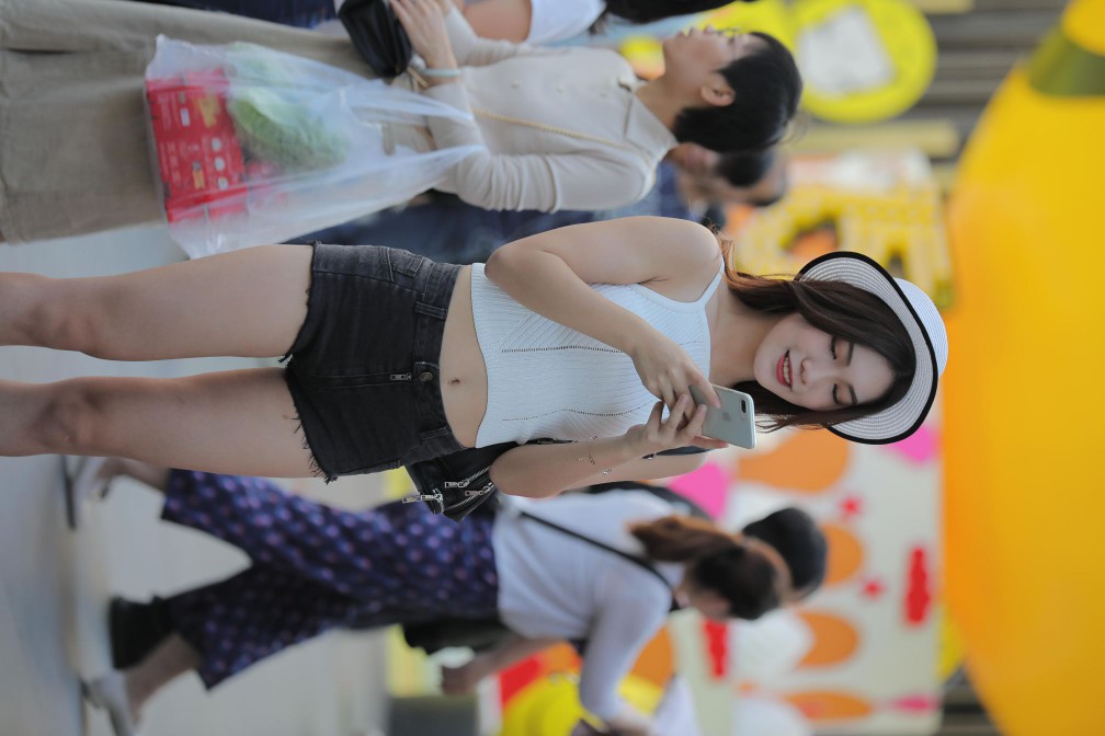 图片[2]-非常时尚阳光的牛仔热裤女孩【808P】00064-好看哟