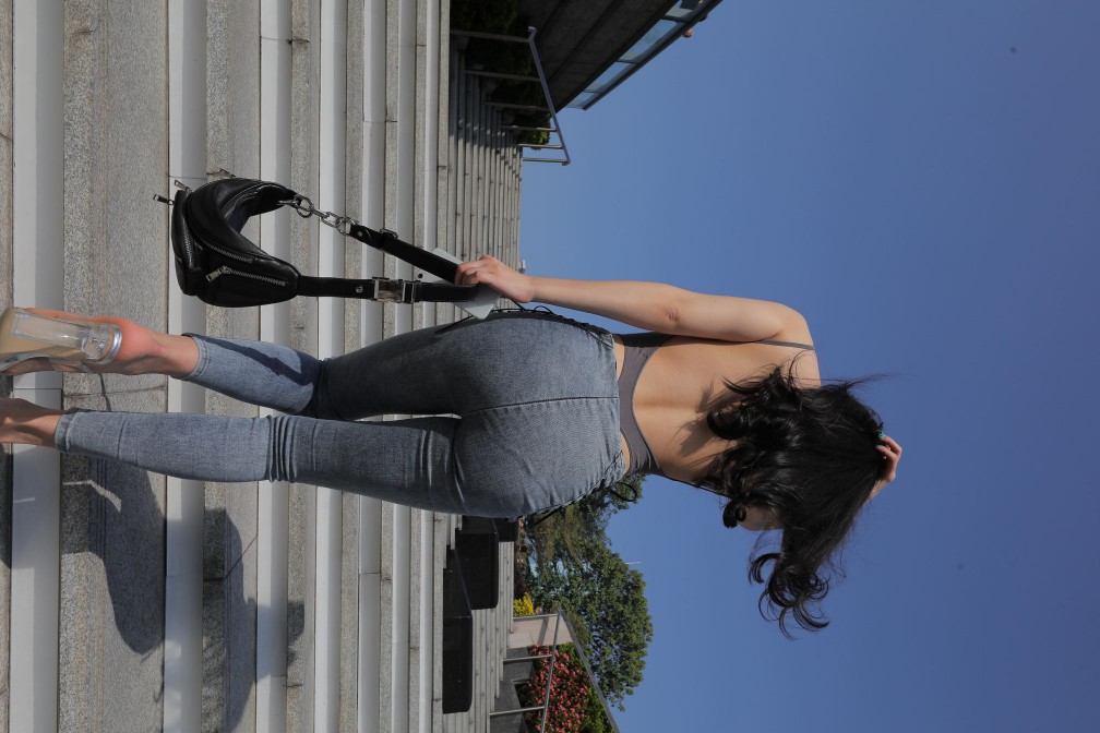 漂亮的紧身牛仔裤长发女孩【474P】00059-好看哟