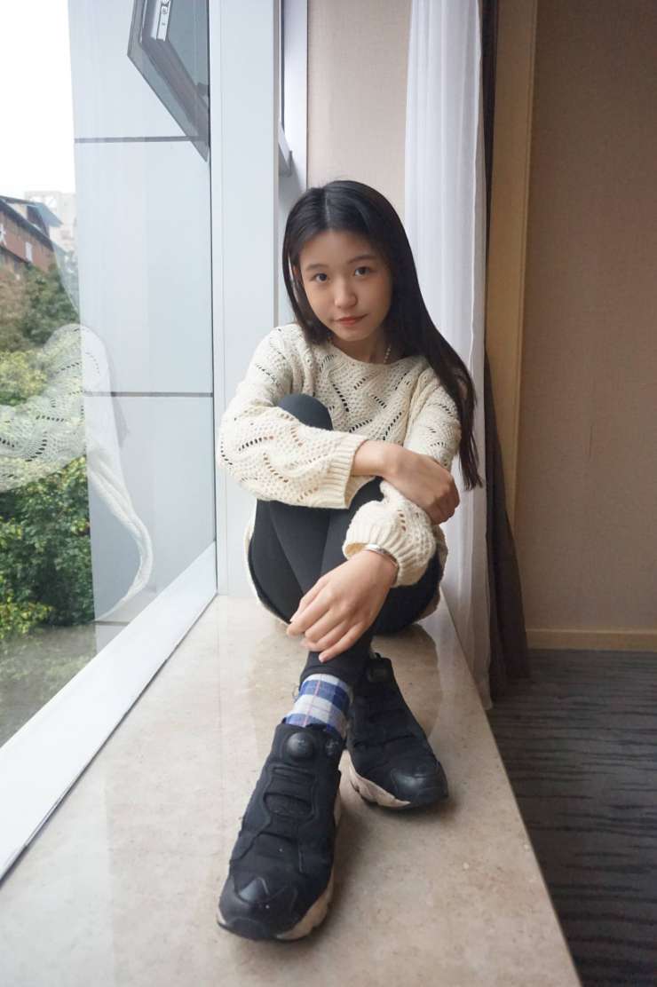 眼神很清澈的赤脚女孩【59P】20020-好看哟