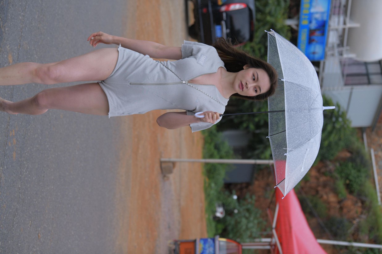 图片[5]-阴雨天在海边骑车的长发女人【156P】00044-好看哟