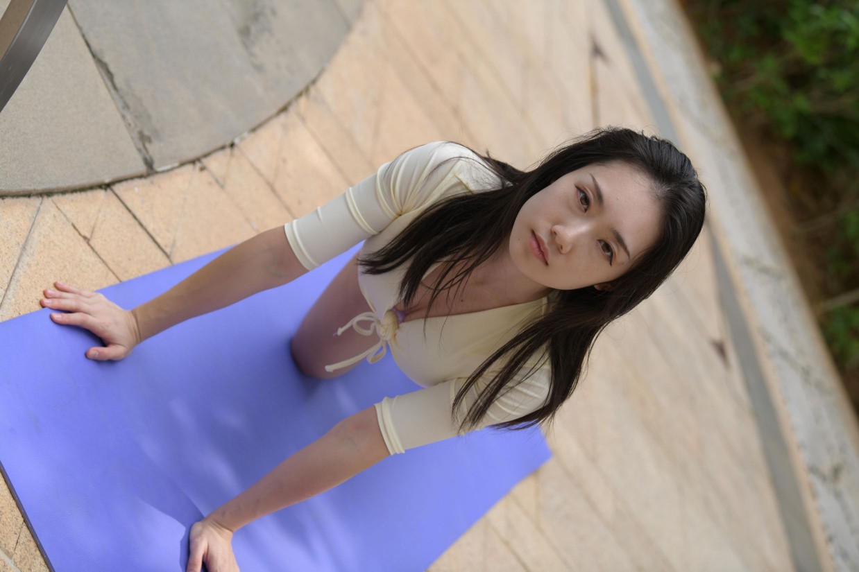 游泳池旁边的比基尼女生【327P】00042-好看哟