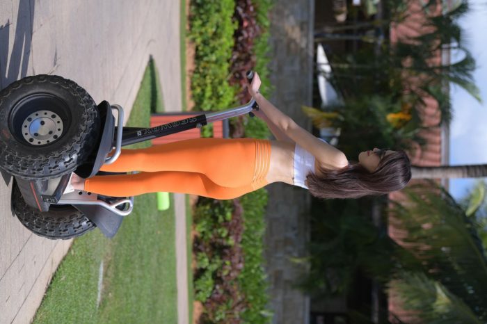 骑着平衡车的橘黄色瑜伽裤妹妹【620P】00054-猫爪图