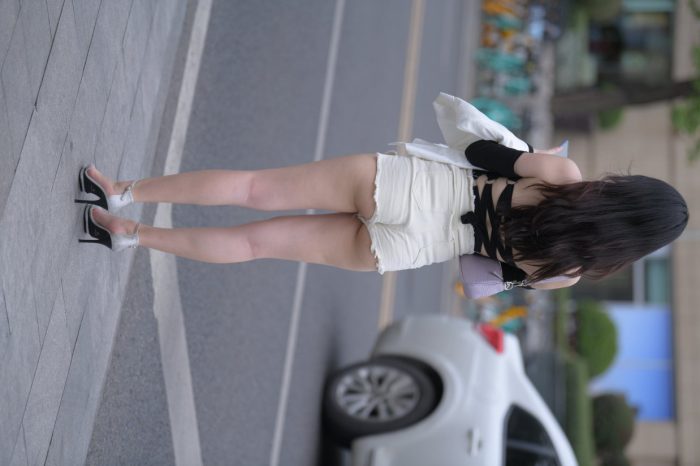 长发飘飘的白色热裤美丽女孩【49P】00029-猫爪图