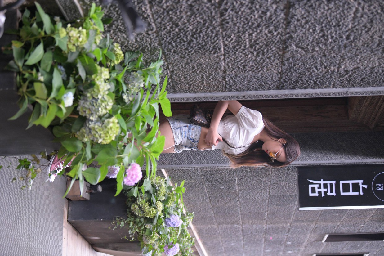 戴太阳镜的牛仔短裤紧身牛仔MM【167P】00021-好看哟