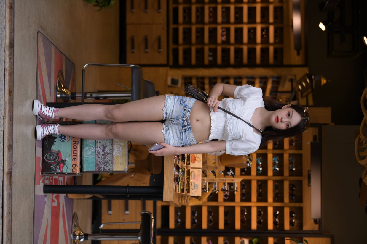 图片[6]-头戴花环的南方姑娘身穿紧身牛仔短裤【161P】00028-好看哟