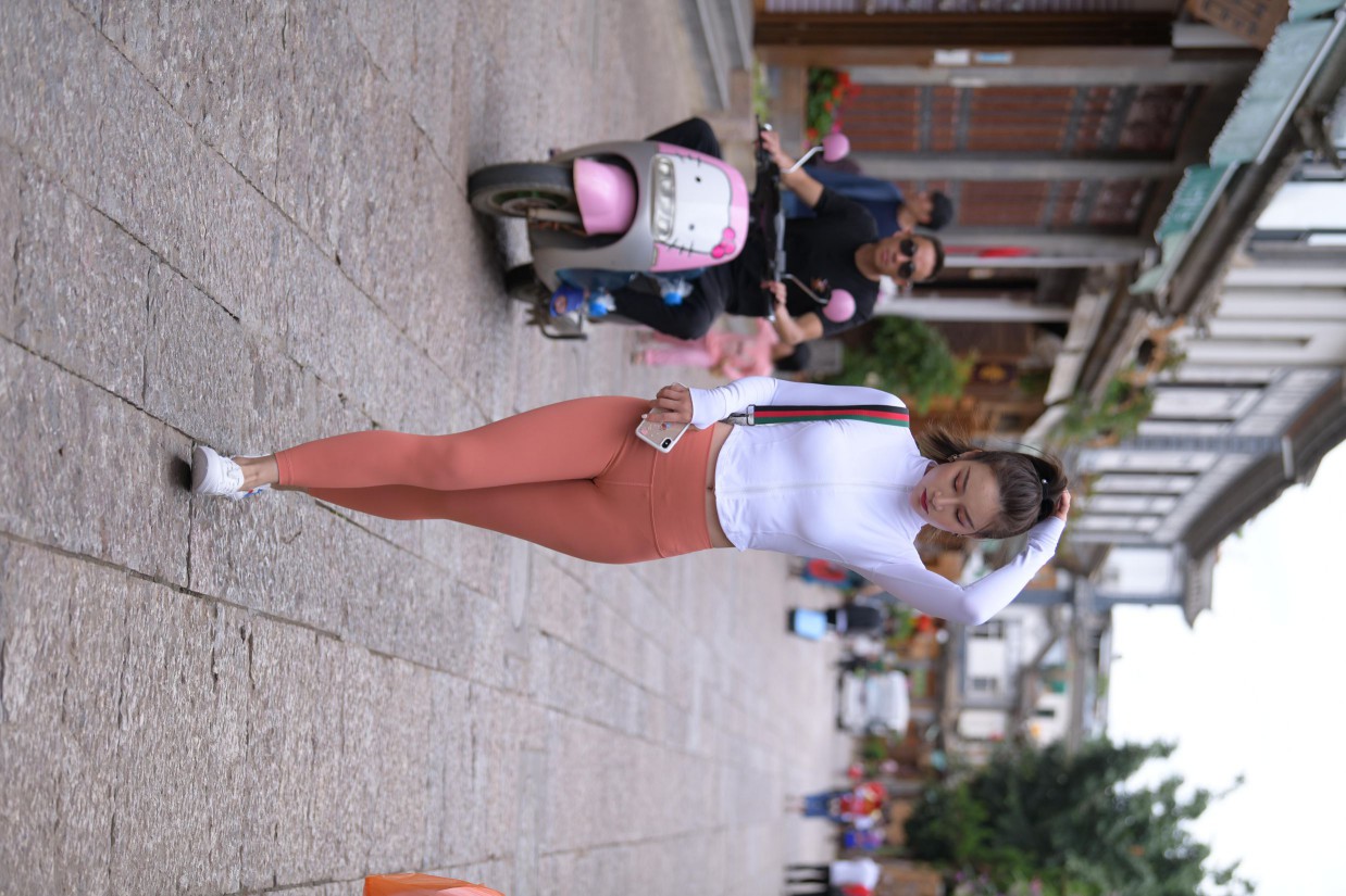 橙色瑜伽裤的高马尾姑娘【615P】00051-好看哟