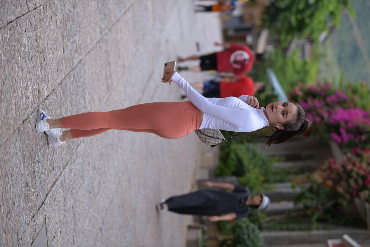 橙色瑜伽裤的高马尾姑娘【615P】00051-好看哟