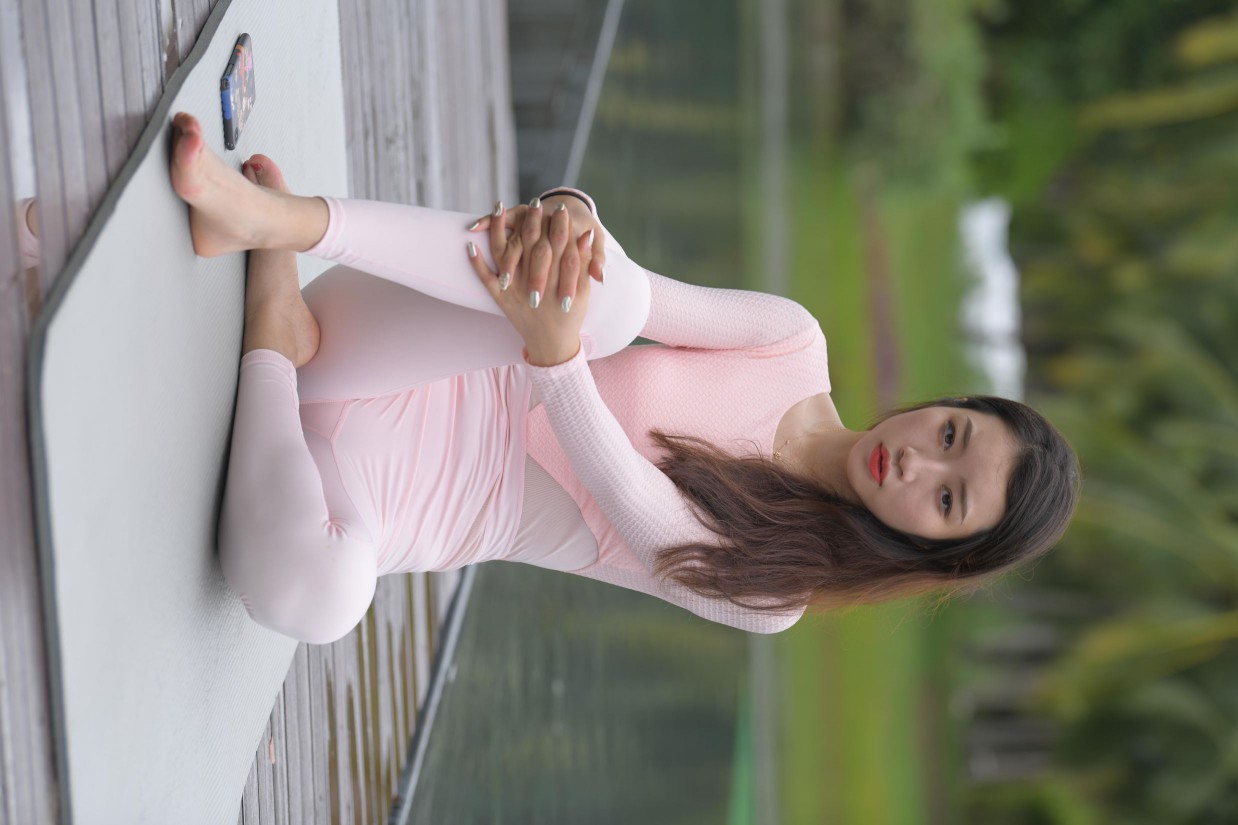 图片[7]-很漂亮眼睛也很大的白色瑜伽裤女孩【249P】00063-好看哟