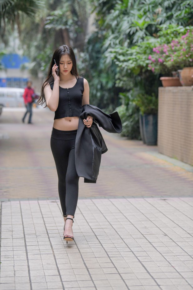 图片[4]-喝奶茶的黑色瑜伽裤长发姑娘【376P】00055-好看哟