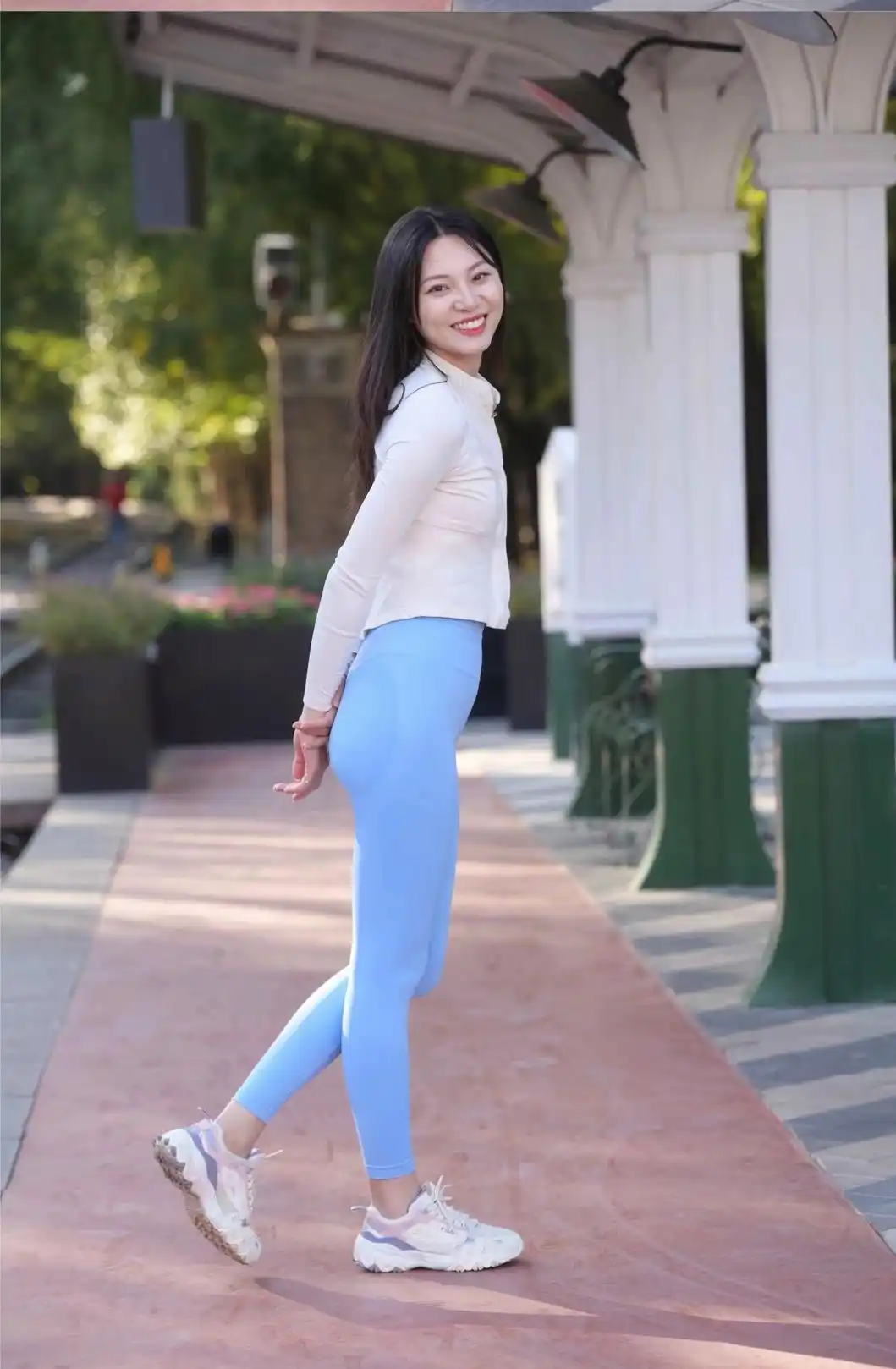 图片[4]-在路边休息的瑜伽裤女孩 J3435 558P-10.8GB-好看哟