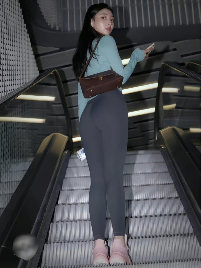 晚上逛商场的瑜伽裤漂亮女孩J2244 225P2V-15.1GB-猫爪图