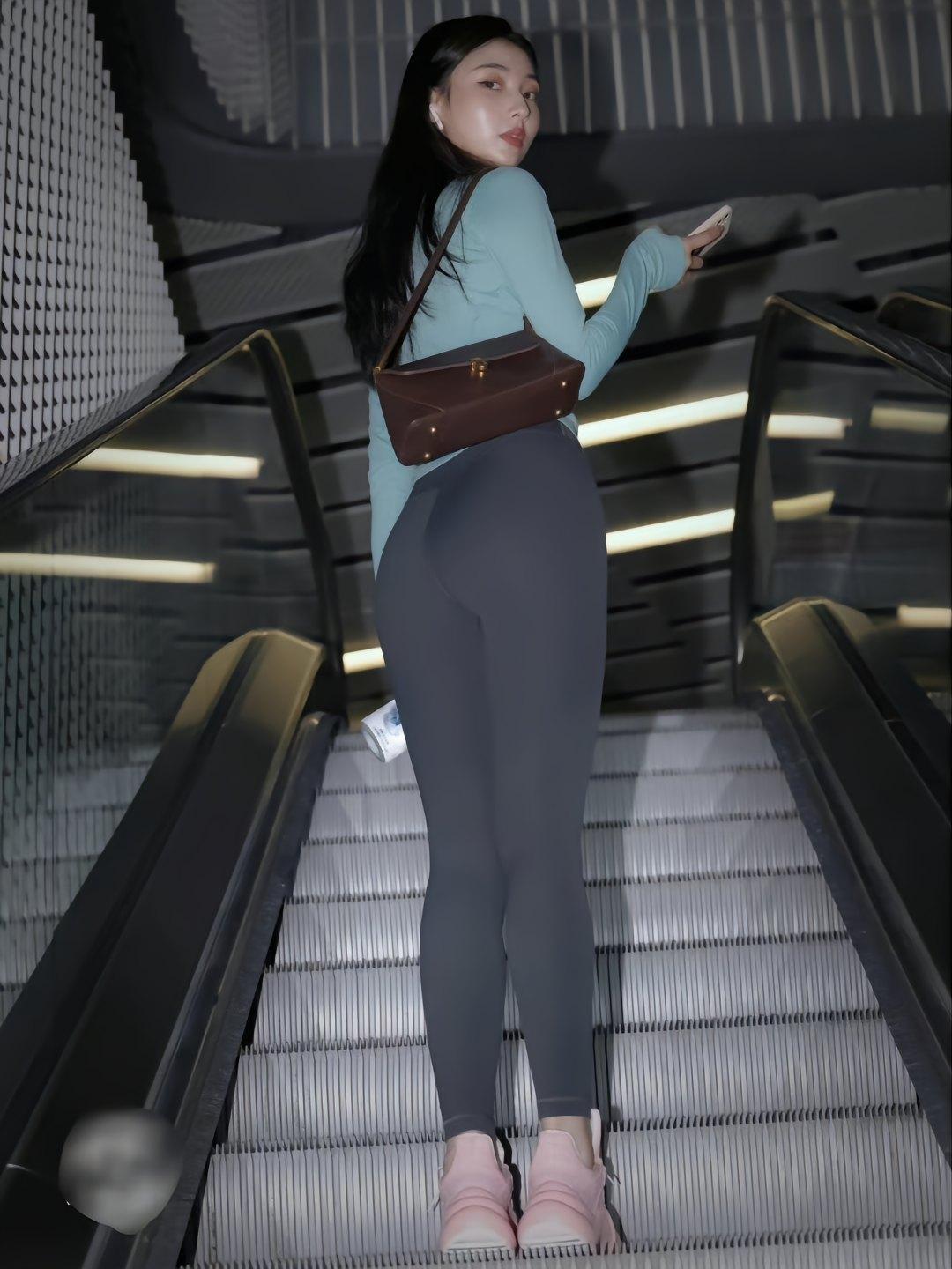 晚上逛商场的瑜伽裤漂亮女孩J2244 225P2V-15.1GB-好看哟