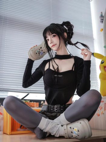 图片[5]-牛仔热裤+灰丝姑娘玩自拍-好看哟