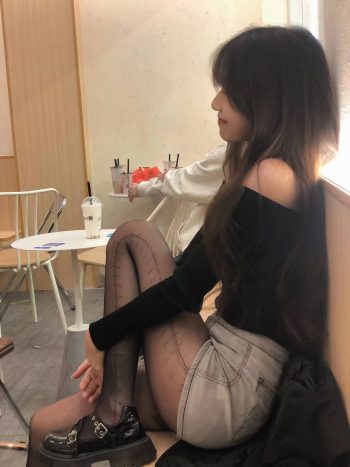 图片[6]-牛仔短裤+黑丝，太好看了吧-好看哟