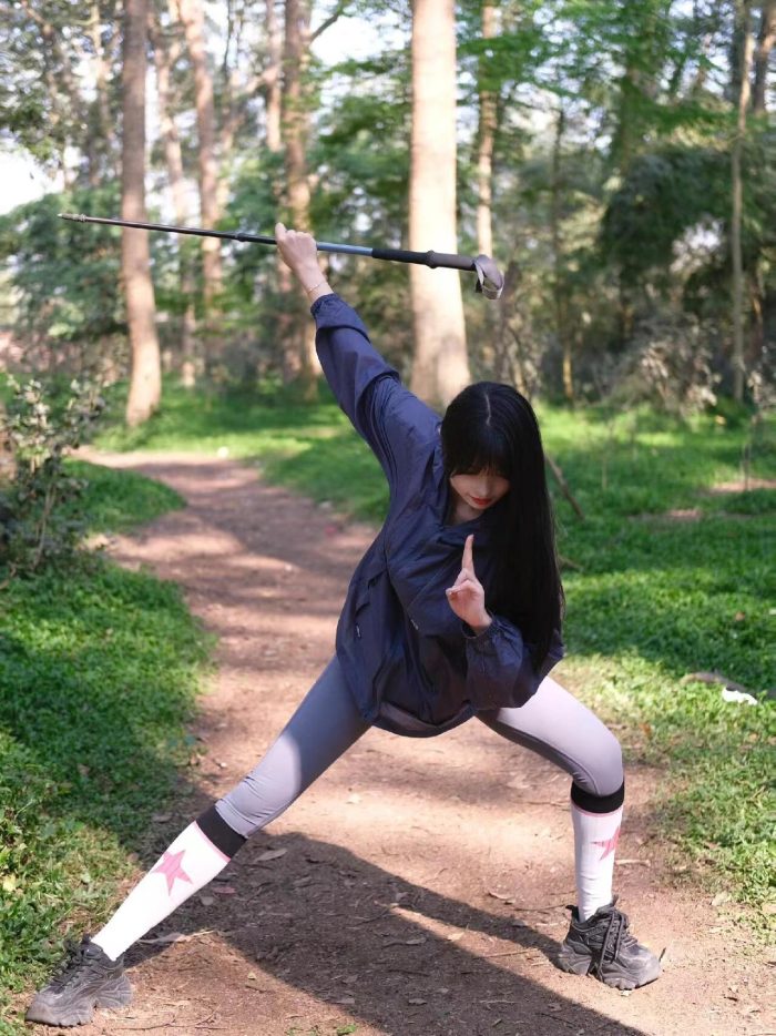 爱爬山的瑜伽裤MM，太甜美了！~-猫爪图