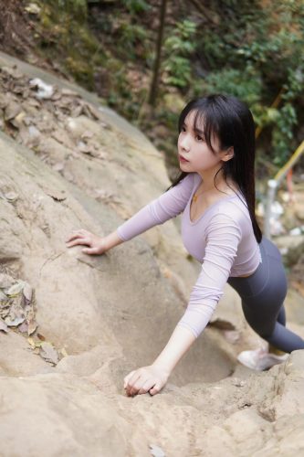 图片[8]-穿瑜伽裤爬山的长发少女-好看哟
