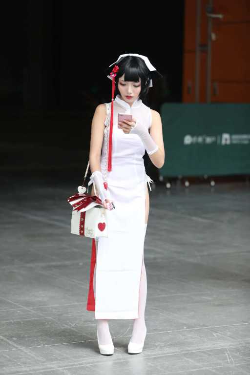 P3046 极品高开衩旗袍白色丝袜美腿美眉 【62P】-猫爪图